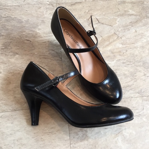 Mary Jane pumps