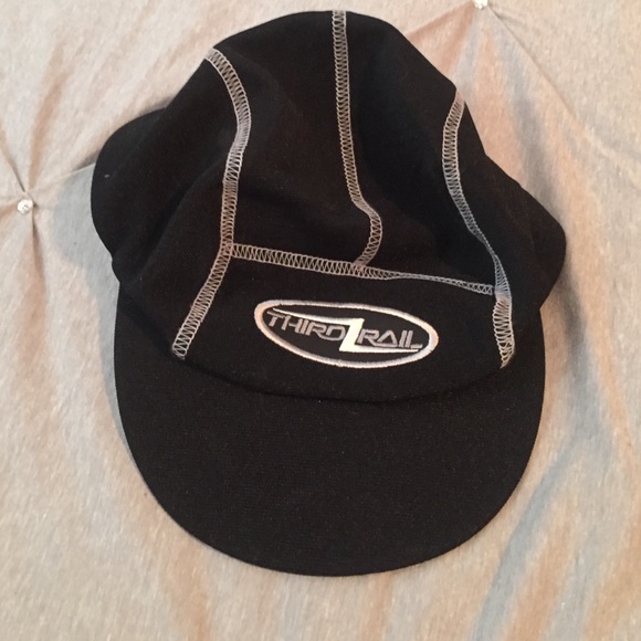 Third rail hat