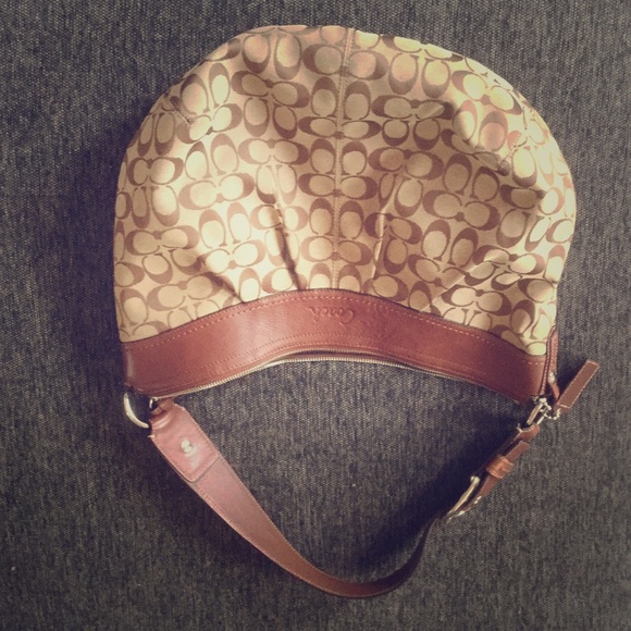 Coach purse with single handle. - Picture 1 of 2