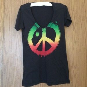 🔸PRICE REDUCED!🔸 Rastafarian peace sign tee