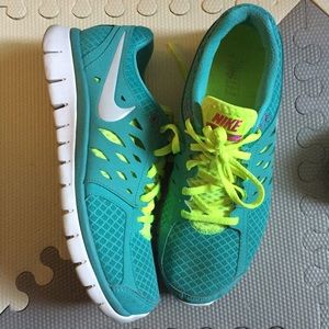 Nike flex run size 8