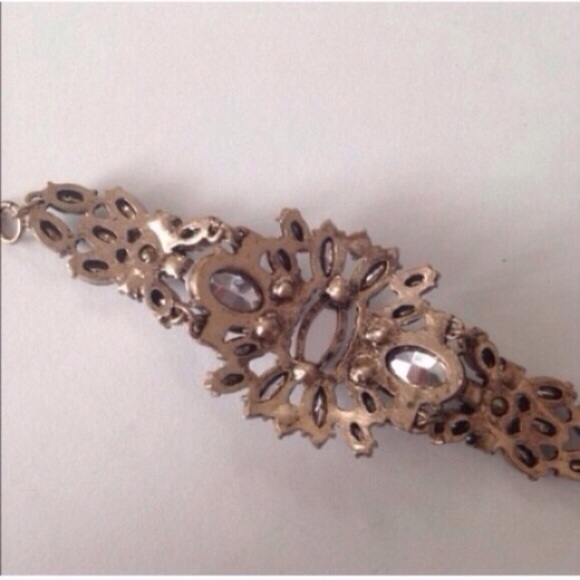 ❗️LAST❗️Clear Crystal Floral Chic Cuff Bracelet - Picture 2 of 3