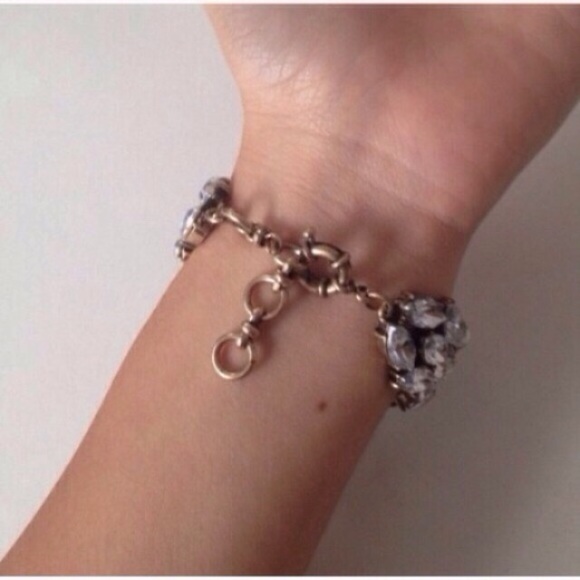 ❗️LAST❗️Clear Crystal Floral Chic Cuff Bracelet - Picture 3 of 3