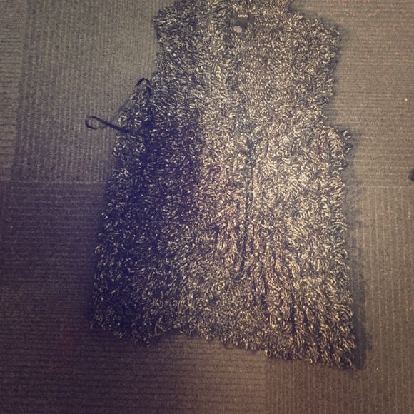 Grey sleeveless vest - Picture 1 of 1