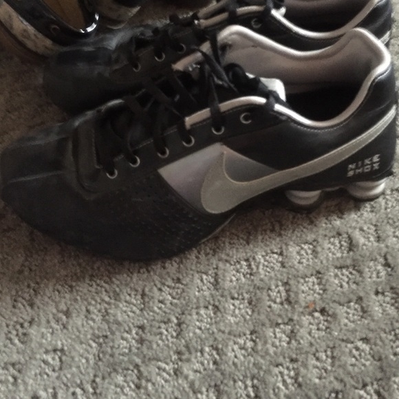 Black nike shox