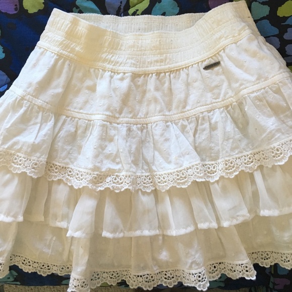 Off white layered/ Ruffle skirt from Hollister