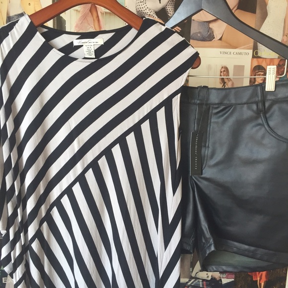 Kenneth Cole Tops - 💥SALE ITEM💥 Kenneth Cole New York sleeveless top