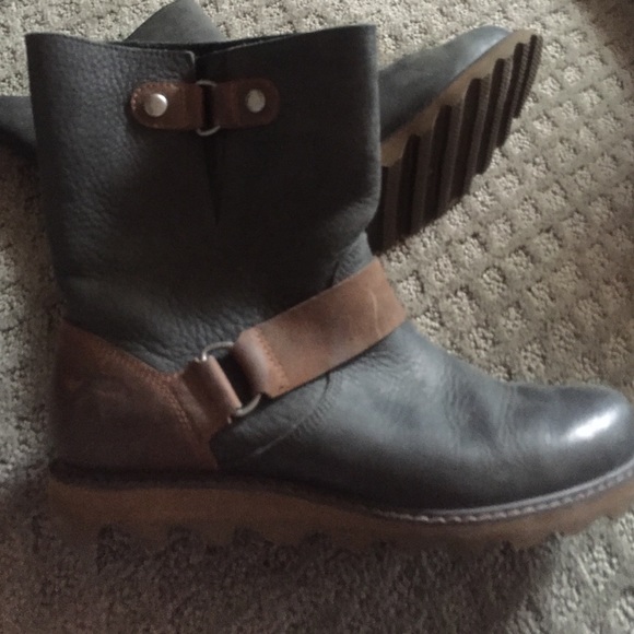 Short black leather boots