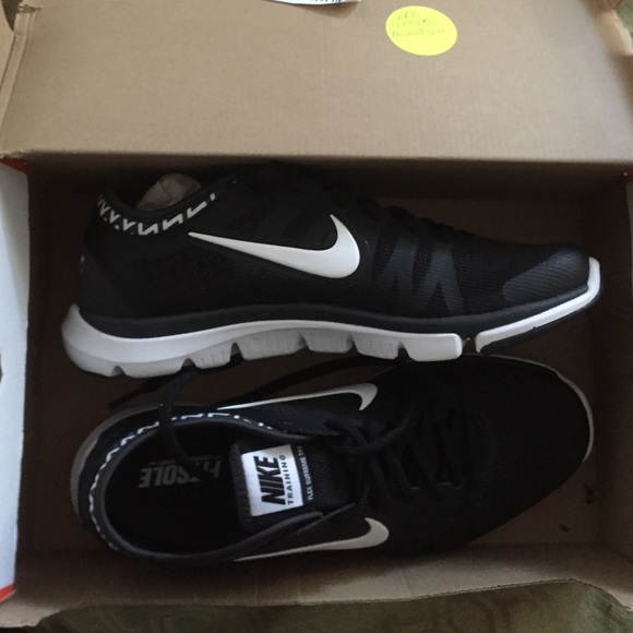 Women Nikes flex supreme