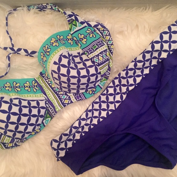Cross back patterned bikini