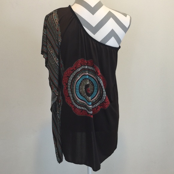A'GACI Asymmetrical Top - Picture 4 of 4