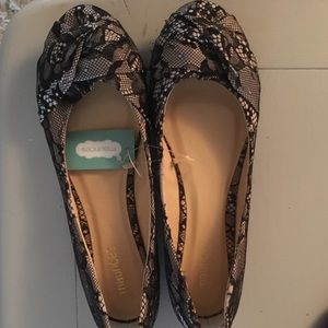 Lace flats