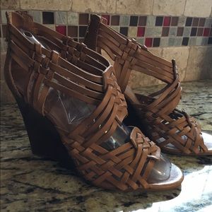 Tory Burch platform in sand