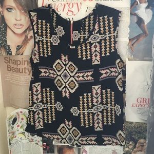 Short sleeve Aztec shirt