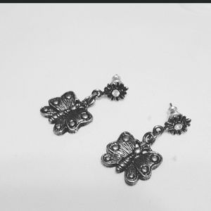 Earings/silver with diamond looking stone