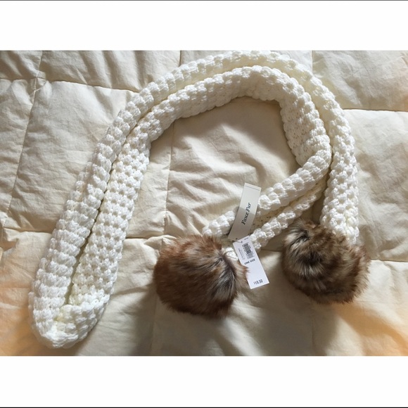 Faux Fur White Scarf - Old Navy - Picture 3 of 3