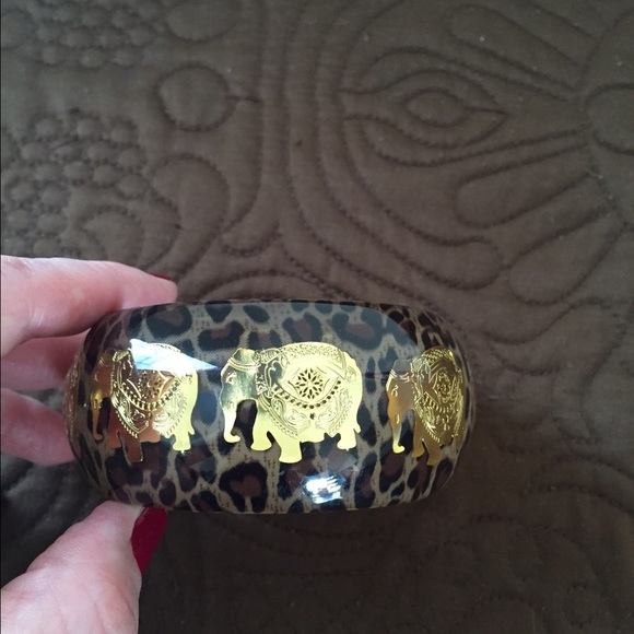 Fine detailed elephant bracelet! - Picture 3 of 3