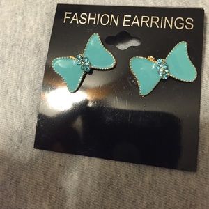 Bow earrings