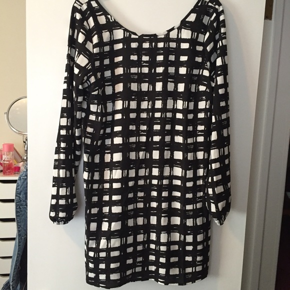 Charlotte Russe Dresses & Skirts - Black and White Shift Dress