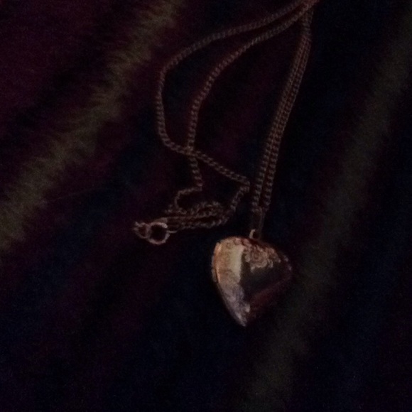 ‼️SOLD‼️BEAUTIFUL HEART SHAPED LOCKET - Picture 4 of 4