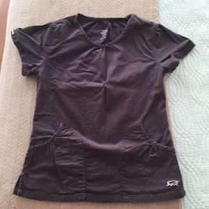 Iguana med brown bamboo scrub top