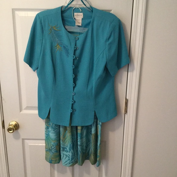 Korea Skirt & Short Sleeved Jacket. Size 14