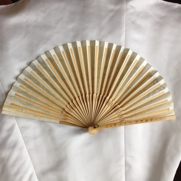 Authentic Chinese Paper Fan - Picture 2 of 4
