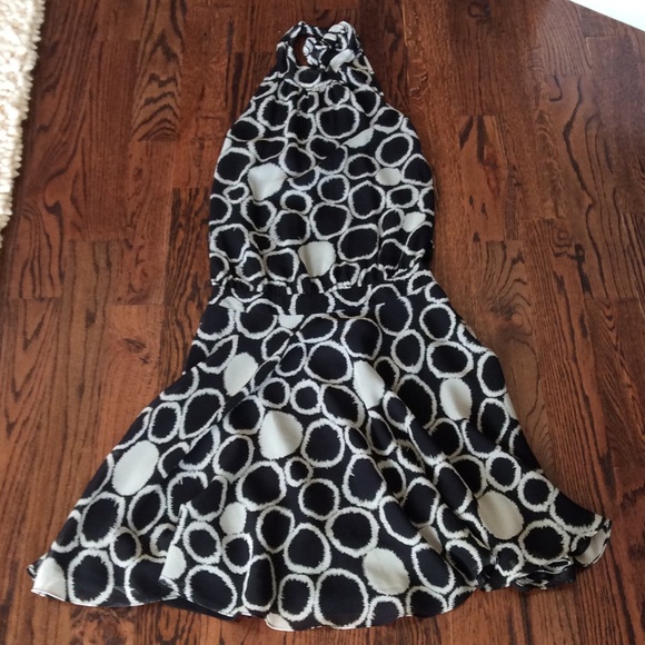 Club Monaco Dresses & Skirts - Club Monaco black and white circle print dress