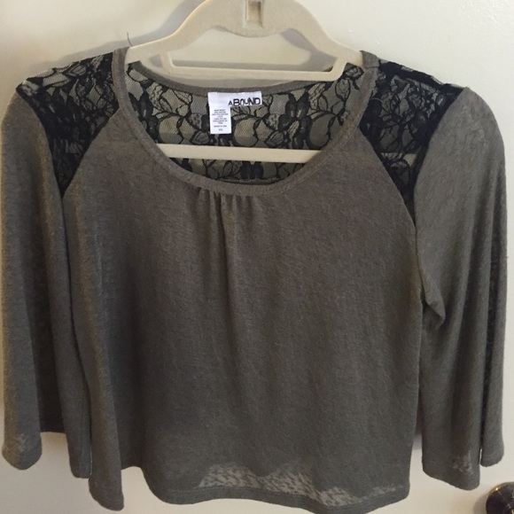 NWOT Lace Cropped 3/4 length shirt Sz. XS