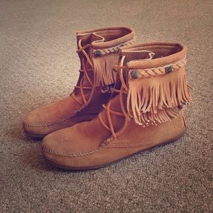 Minnetonka Fringe Moccasins