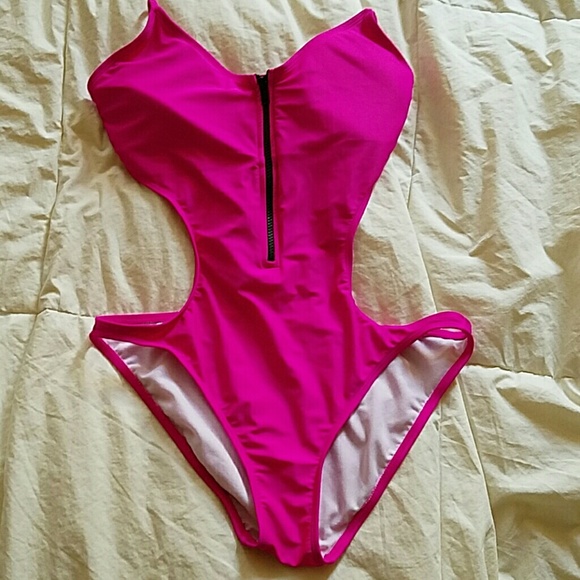 HOT PINK BATHING SUIT LAST MARK DOWN🏖🏝