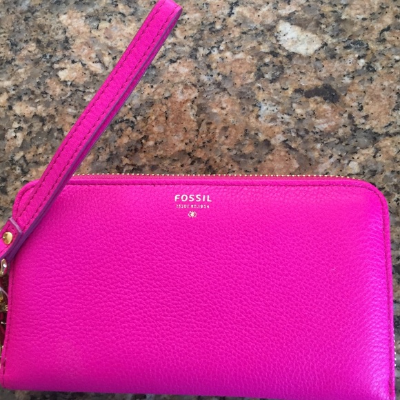 NWT Hot pink fossil clutch