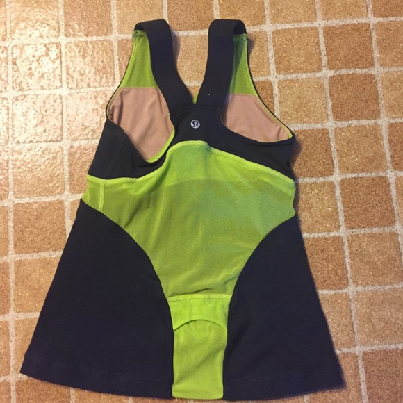 Lululemon shirt size 4