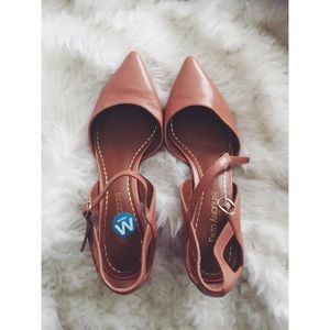 ✨SOLD ON MERC- Leather pointed toe kitten heel🐱