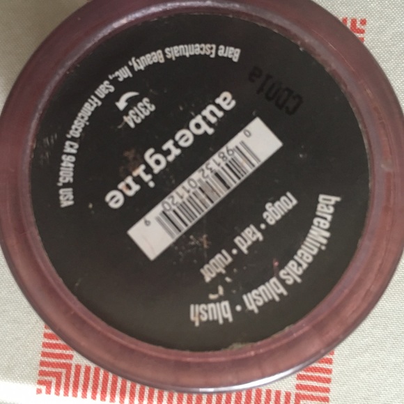 Bare Minerals blush in Aubergine