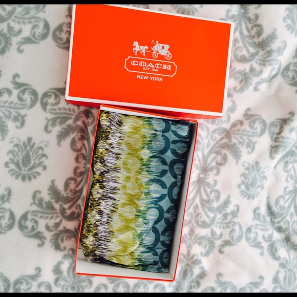 COACH Infinity Scarf LIKE NEW - Picture 3 of 4