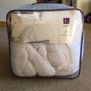 6 piece QUEEN White Comforter Set