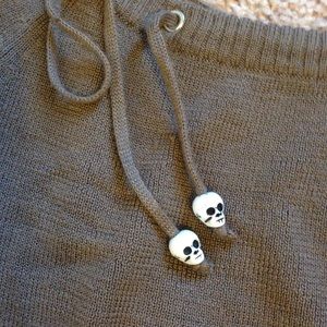 LIKE NEW!! Vans v-back sweater with skulls