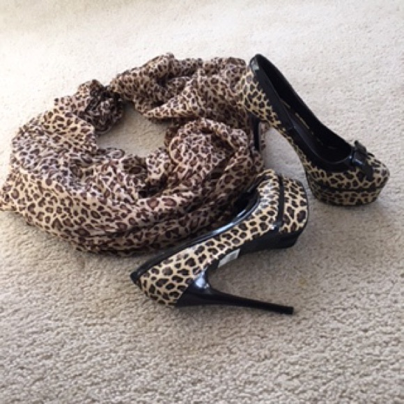 Leopard shoes & scarf - Picture 3 of 3