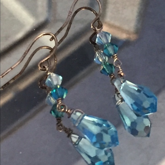 Blue crystal drop earrings💥OFFERS WELCOME 💥