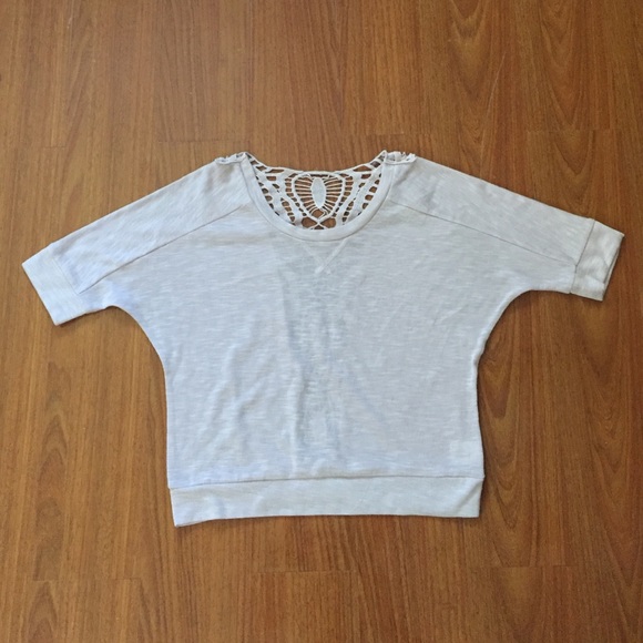 Light pink 1/2 sleeve shirt w lace detail
