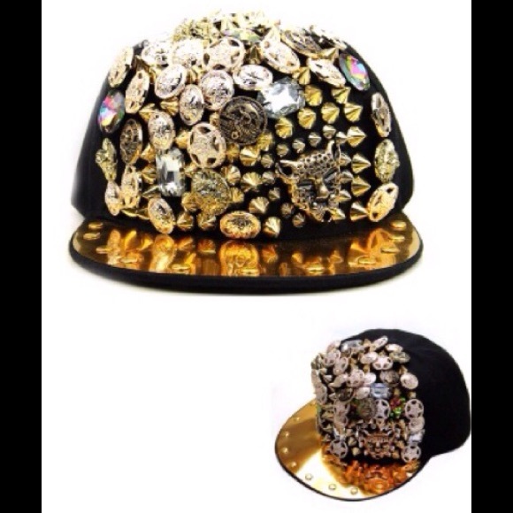 Snap back hat