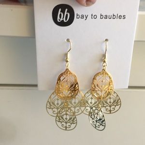 Super cute drop earrings