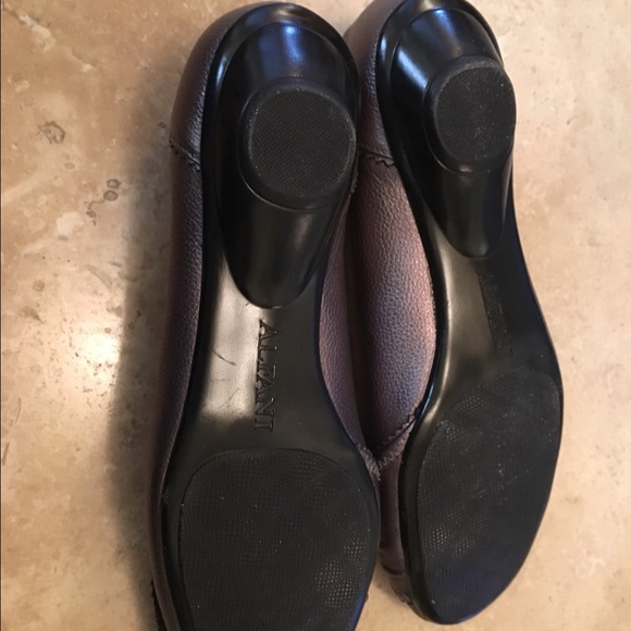 Cute bronze flats - Picture 2 of 3