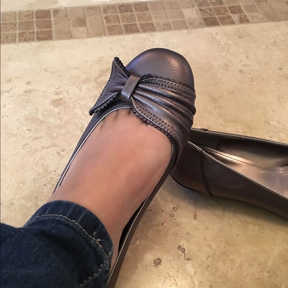 Cute bronze flats - Picture 3 of 3