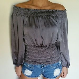 ✨Off the Shoulder Top✨