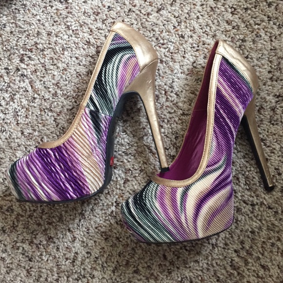 Heels - Picture 3 of 3