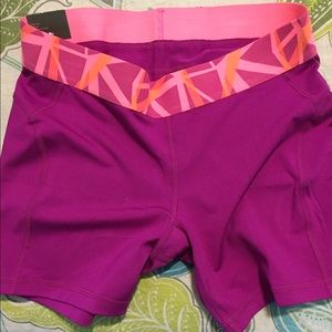 Old Navy Active compression shorts