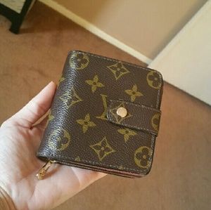 Gold and brown fashion wallet.