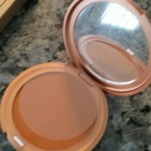 Stila bronzing powder